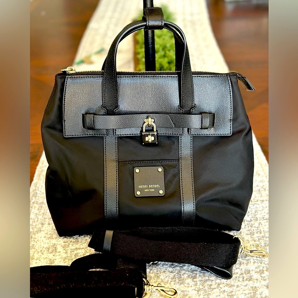 HENRI BENDEL Jetsetter Black Nylon Convertible Backpack Crossbody Bag NWOT MINT